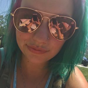 Meet your Posher, Megan